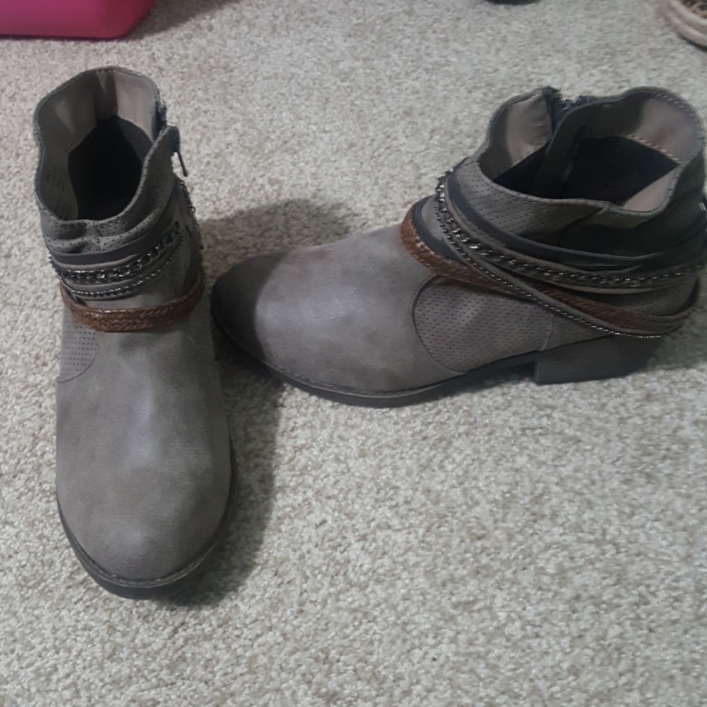 Boots - Picture 2 of 3